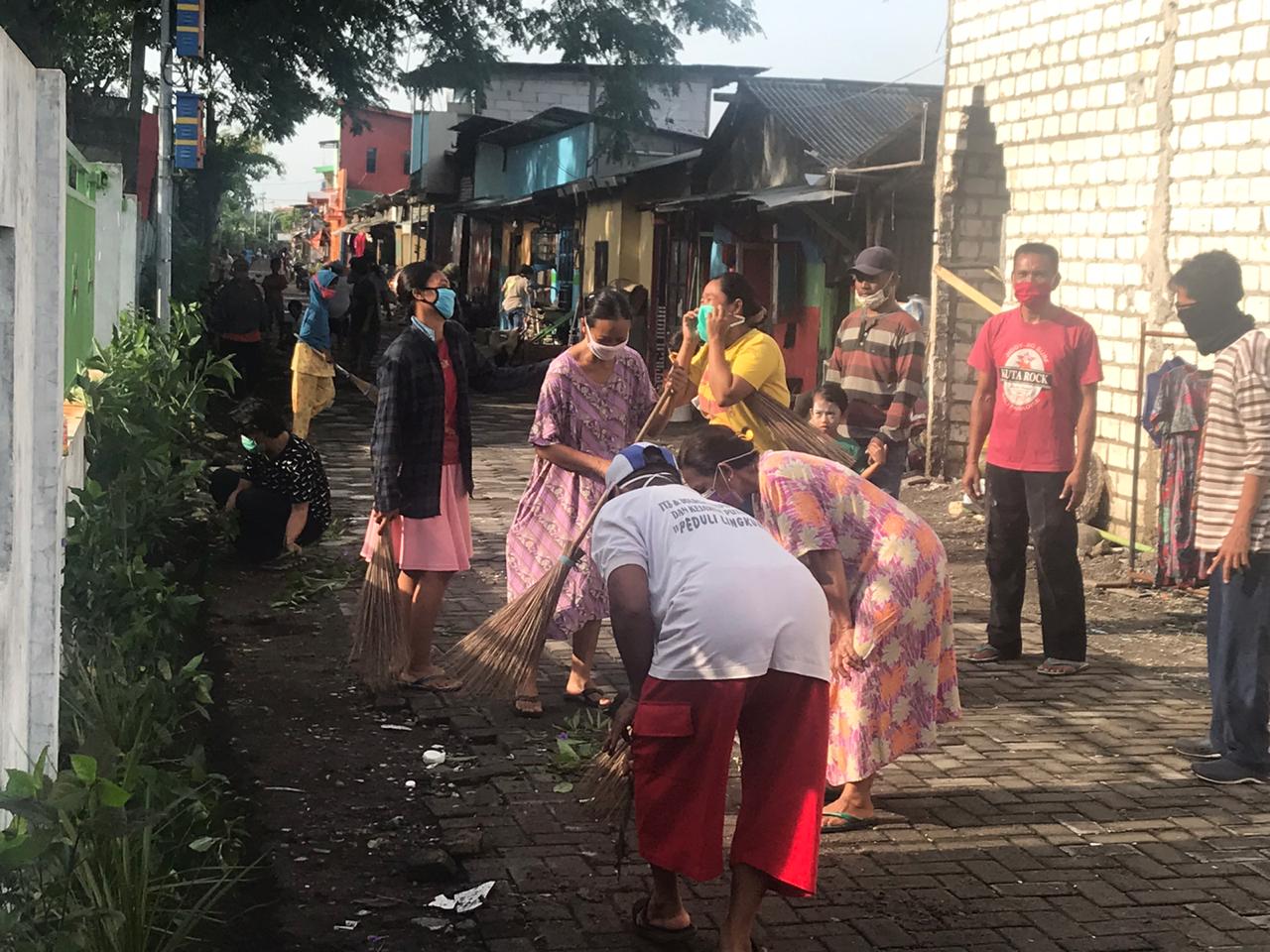 Bersi-Bersih Kampung, Warga Kalisari Damen dan gg Makam Tolak Isu Penggusuran.