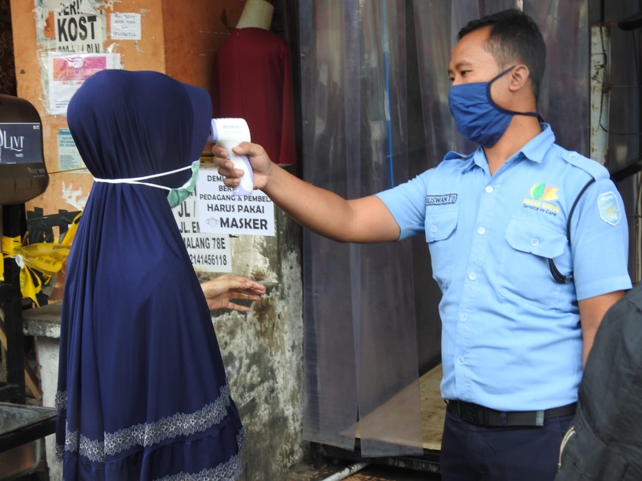 Pasar Kapasan Paska Penutupan, Kini Buka Kembali Dengan Prosedur Penanganan Covid-19.