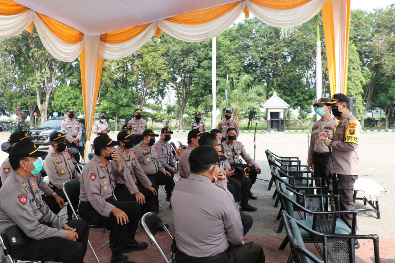 Kapolres Gresik Pimpin Apel Siaga dan Pergeseran, Dalam Rangka Penerapan PSBB.
