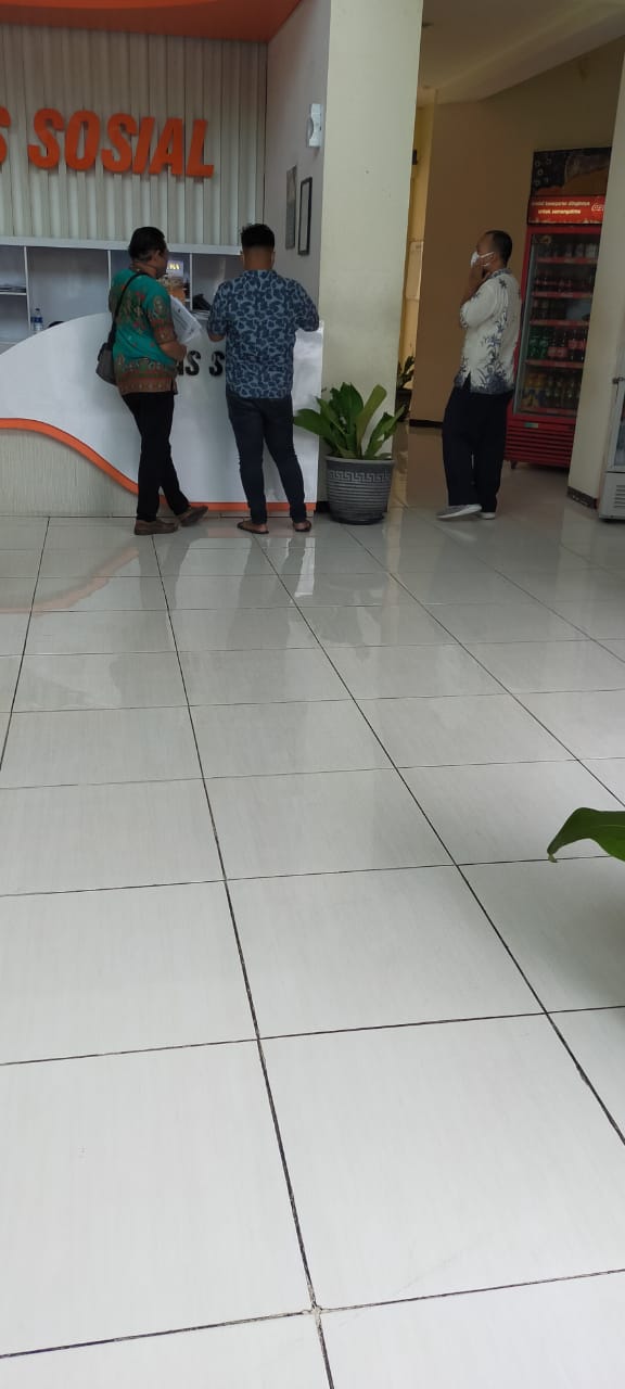 Terkait Bansos, Dinsos dan Humas Pemkot Surabaya Saling Lempar, LSM Garad Duga Ada Unsur Politik.