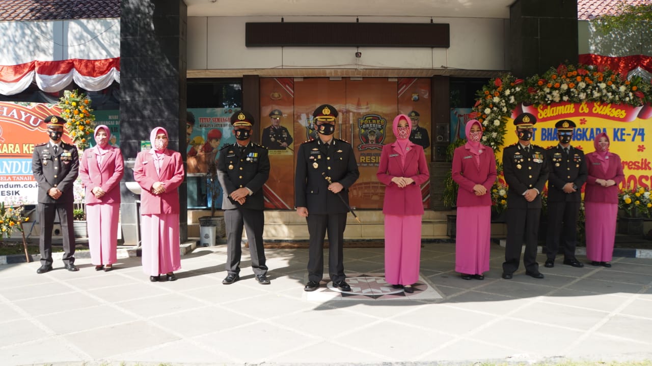 Via Video Confrence "Vidcon", Polres Gresik Ikuti Upacara HUT Bhayangkara ke 74.