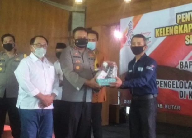 Bupati Blitar, Bantu Pengelola Wisata Alat Kesehatan Untuk Cegah Covid.