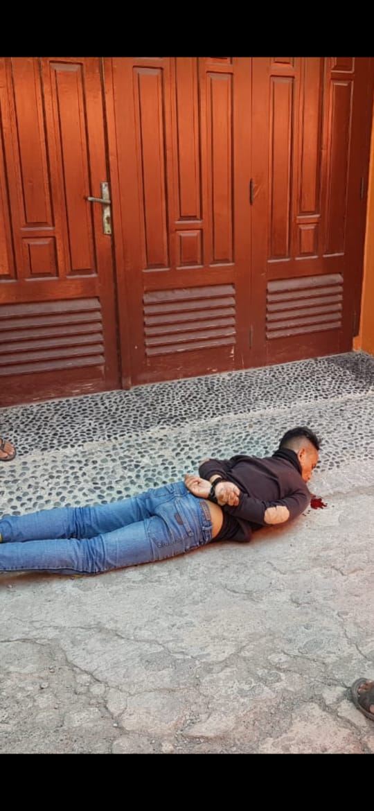 Satroni Rumah di Jl. Menanggal, Pria Asal Omben Ini Ditangkap Warga.