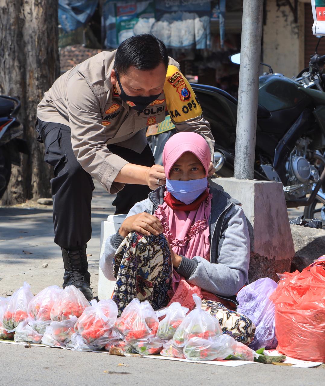 Kapolres Gresik Miliki Strategi Khusus, Agar Masyarakat Mau Pakai Masker.