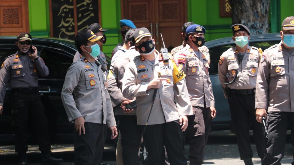Polres Gresik Amankan Aksi Demo LSM GMBI, di Depan Kantor DPRD.