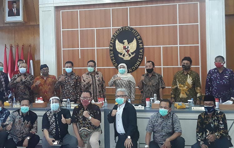 Gubernur Khofifah Kawal Aspirasi Buruh, Temui Menkopolhukam di Jakarta