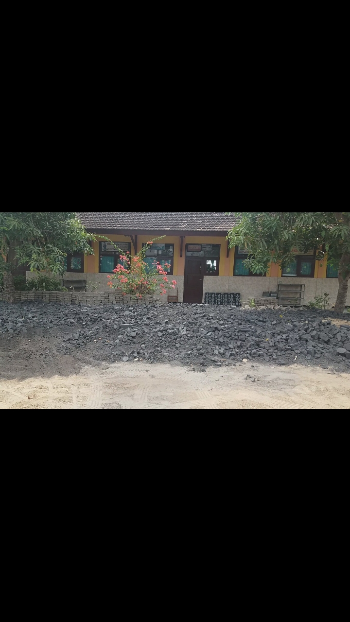 Diduga Pabrik Batako Ini, Buang Limbah Sembarangan.
