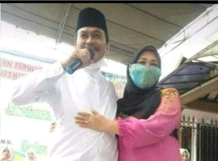 Beredar Foto Mesra di Medsos, Ternyata Istri Sah Cabup Gresik M. Qosim.