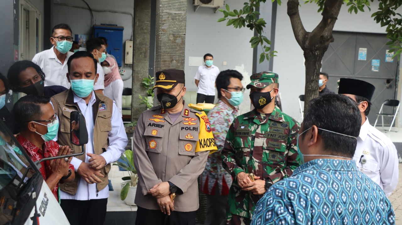Vaksin Covid-19 Sinovac Telah Tiba di Kota Pudak, Kapolres Gresik Terjunkan Personil Pengamanan 24 Jam. 