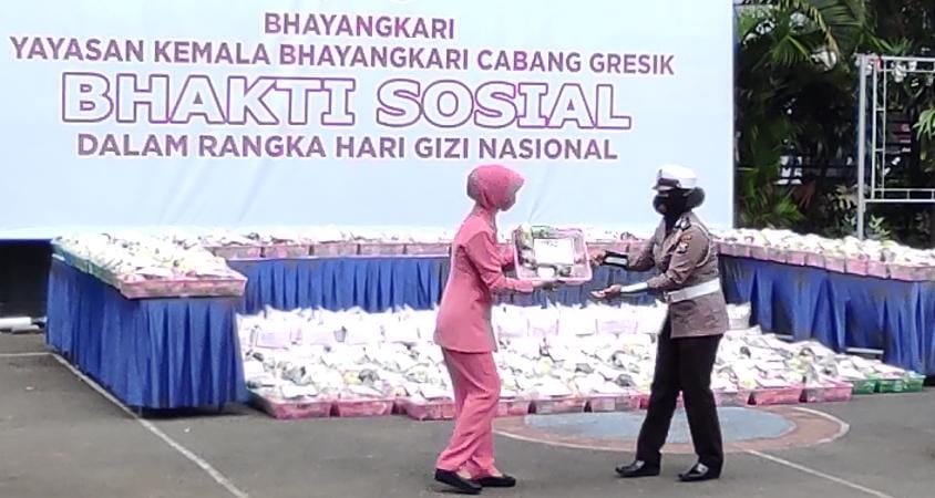Peringati Hari Gizi Nasional ke 61, Bhayangkari Gresik Adakan Bhakti Sosial.