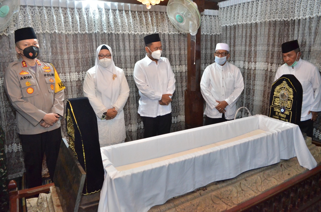 Peringati Hari Jadi Kota Gresik, Kapolres Gresik Bersama Forkopimda Ziarah Wali