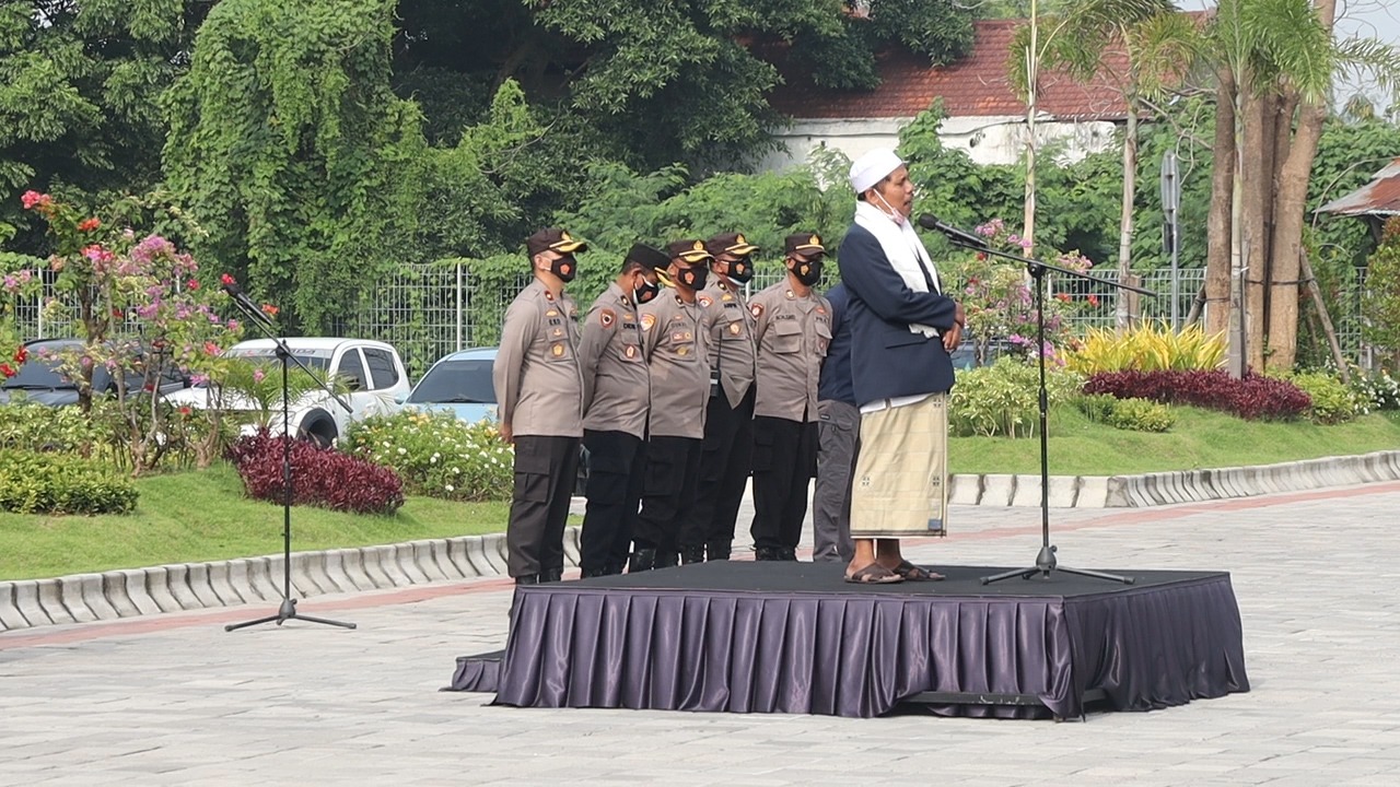 Tingkatkan Iman dan Takwa, Usai Apel Seluruh Personil Polres Gresik Ikuti Binrohtal