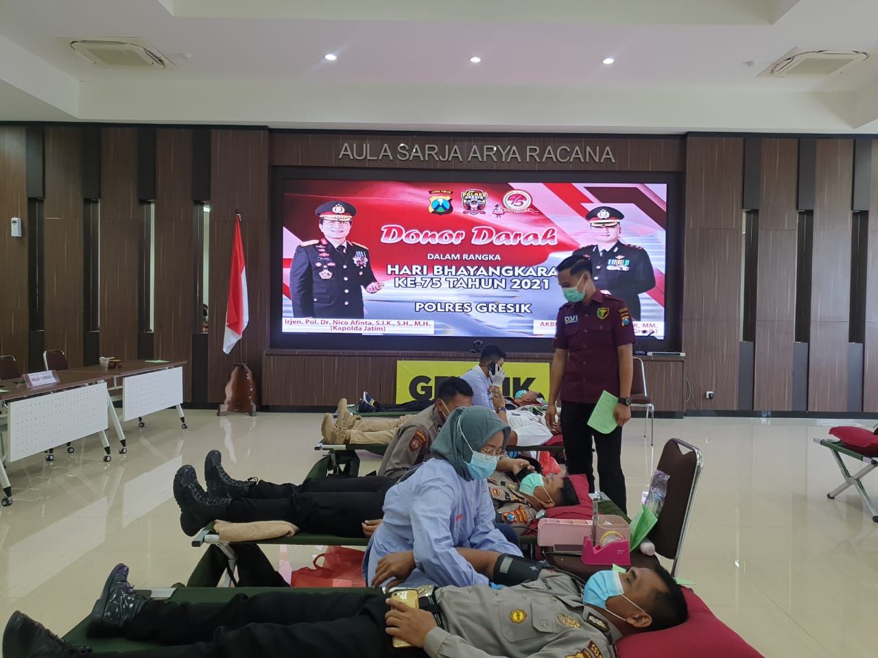Sambut HUT Bhayangkara ke 75, Polres Gresik Gelar Baksos Donor Darah