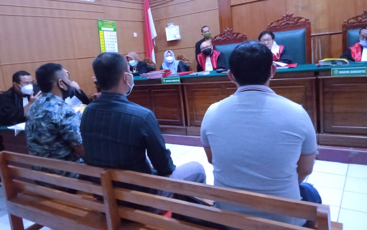 Kepruk Bosnya Dengan Botol Bir, Selamet Cleaning Servis Cafe Diganjar 9 Bulan Penjara