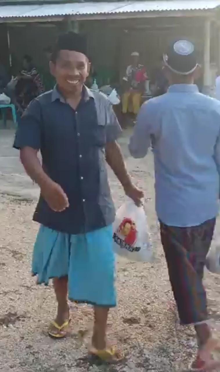 PPKM Darurat, MH. Said Abdullah, Bagikan Sembako Gratis Kepada Warga Morbatoh