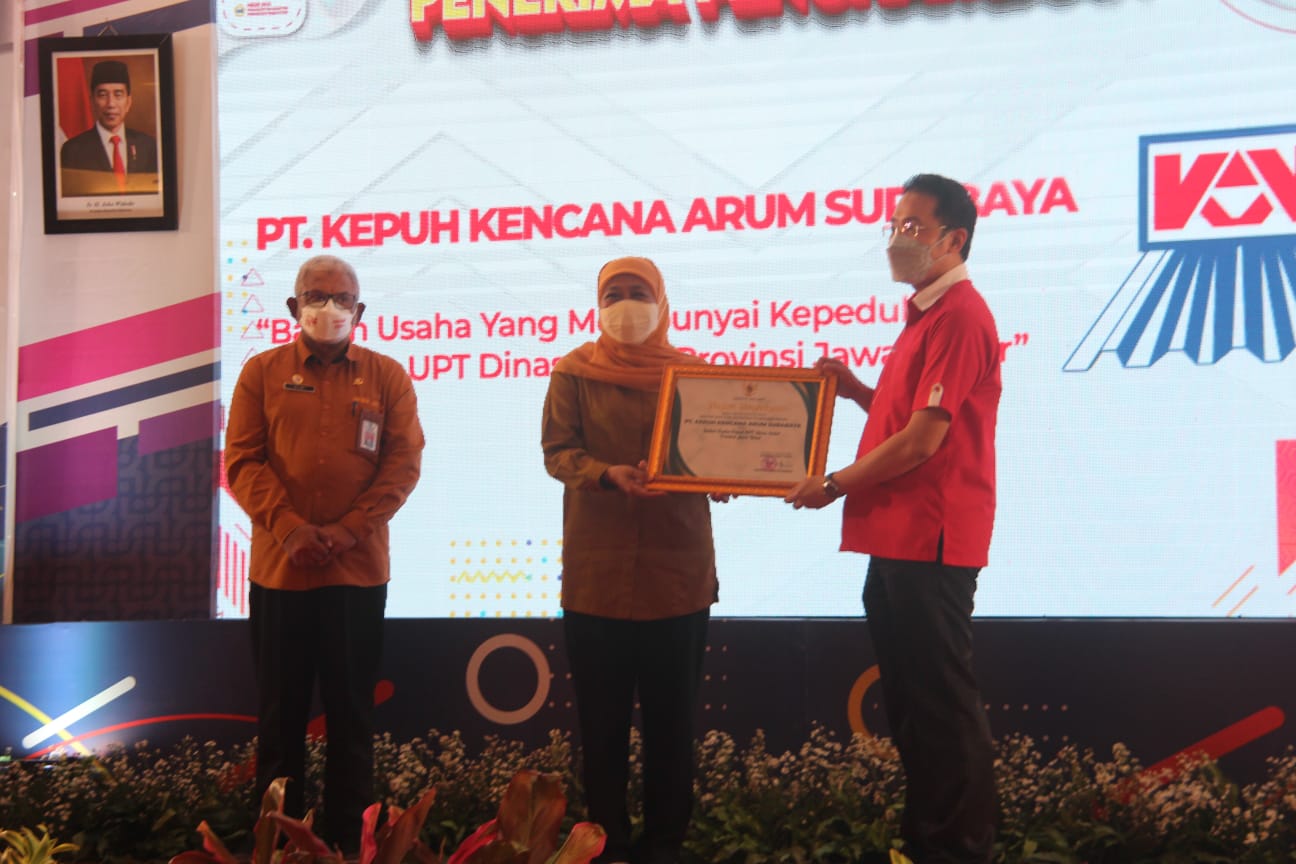 Peringatan HKSN 2021, Gubernur Khofifah Beri Penghargaan Kepada Pilar-pilar Sosial Berprestasi