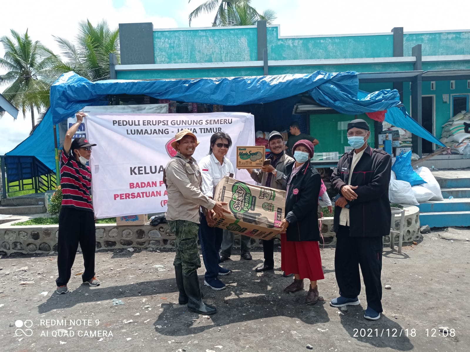 BPP. BPW. PERADIN JATIM Salurkan Bantuan kepada Korban Gunung Semeru