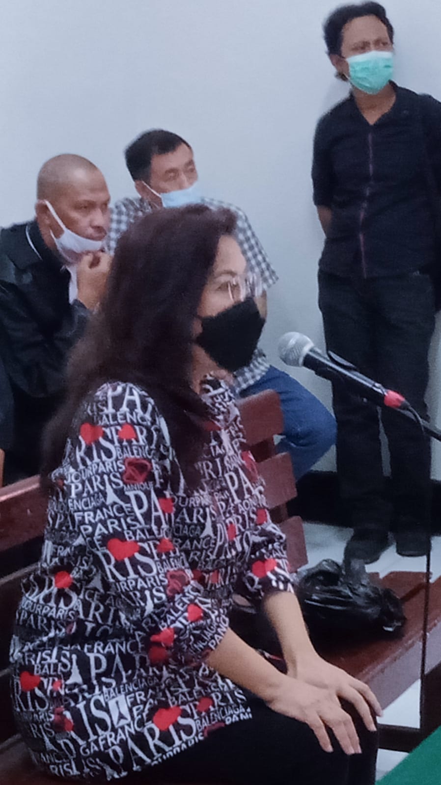 KATAI "PELACUR" DAN "DPO" PADA SEORANG WANITA. SUSANASARI DIDAKWA PENCEMARAN NAMA BAIK DAN PENGHINAAN