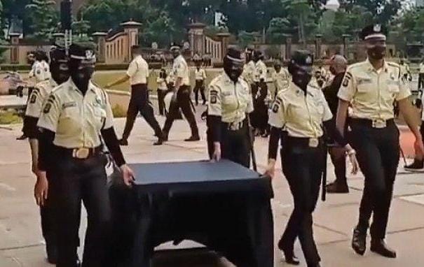 Baju Satpam Resmi Berganti Warna, Mulai Hari Ini