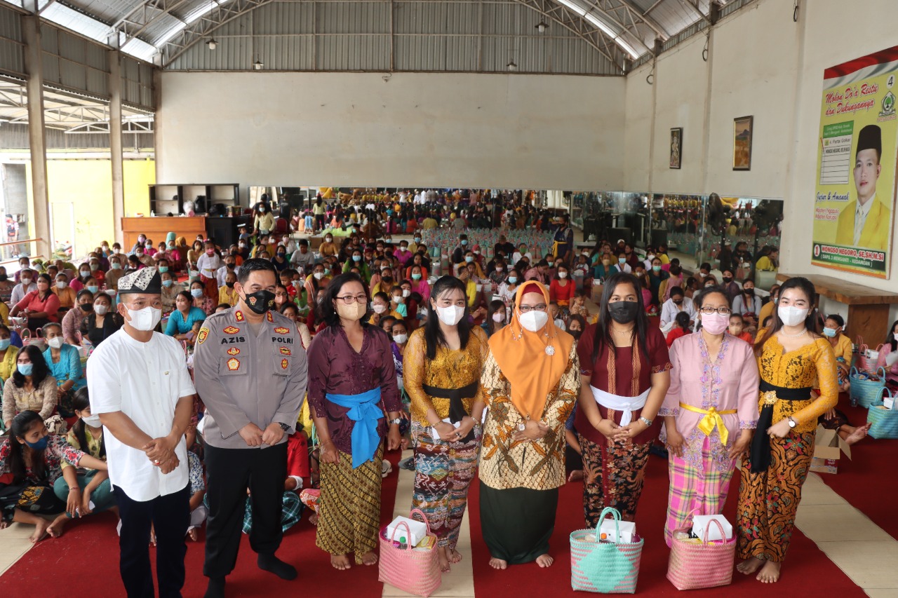 Kapolres Gresik Hadiri Pembagian Paket Sembako Dan Santunan Anak Yatim, Dalam Rangka Perayaan Hari Raya Nyepi 1944 Saka