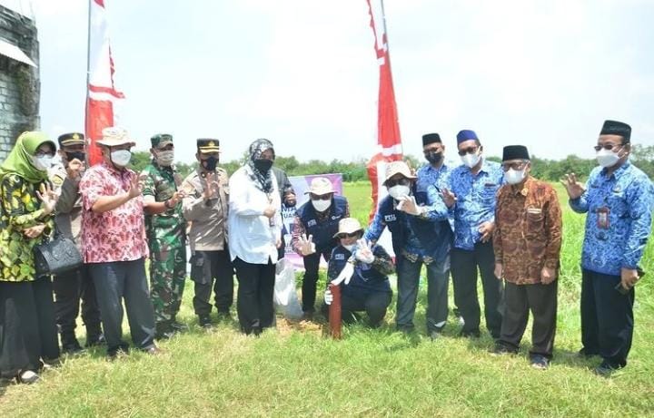 BUPATI GRESIK, BERI APRESIASI BPN YANG TARGETKAN 150.000 BIDANG TANAH TERPASANG TANDA BATAS TAHUN INI
