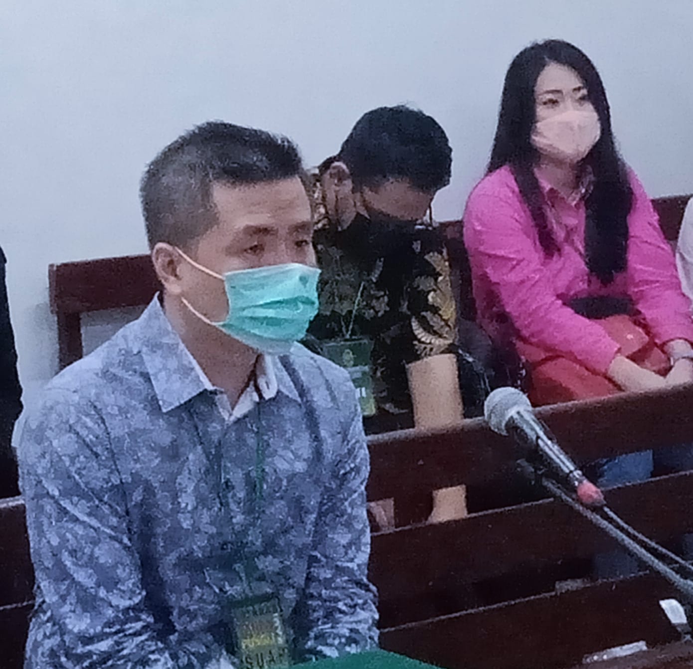 "THE IRSAN PRIBADI BOS HOTEL" DIDAKWA HAJAR ISTRI DAN ANAKNYA, KARENA SAKIT, AGENDA SAKSI PELAPOR DITUNDA SEPEKAN