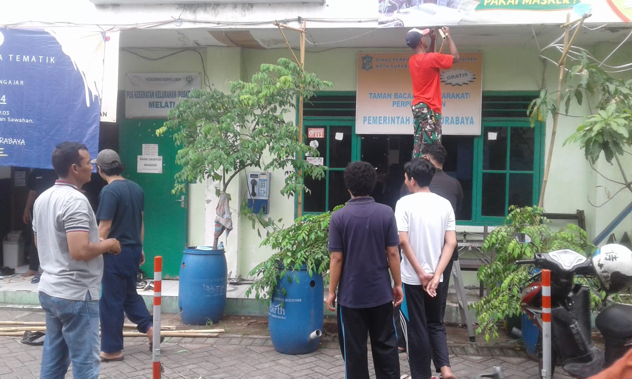 KKN Mahasiswa Unesa di RW 3. Ikut Senam dan Tanam Anggur.