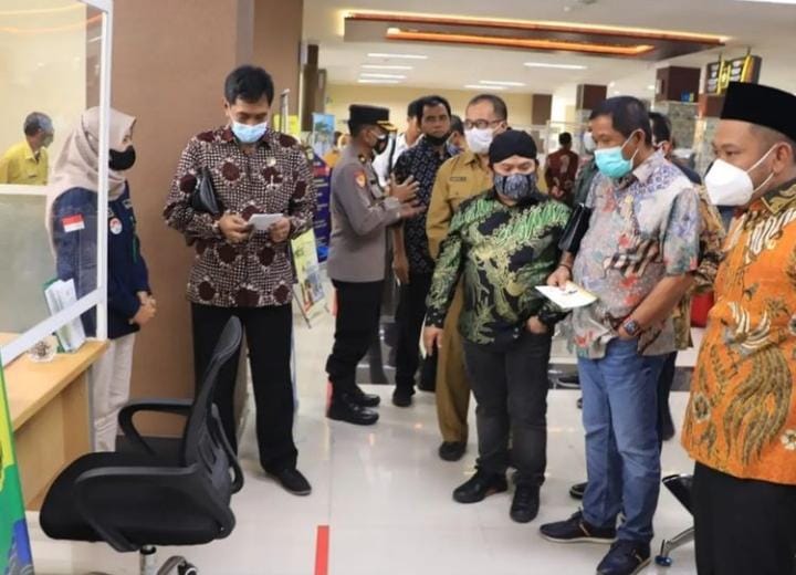 KOMISI II DPR RI. DATANGI MAL PELAYANAN PUBLIK PEMKAB GRESIK