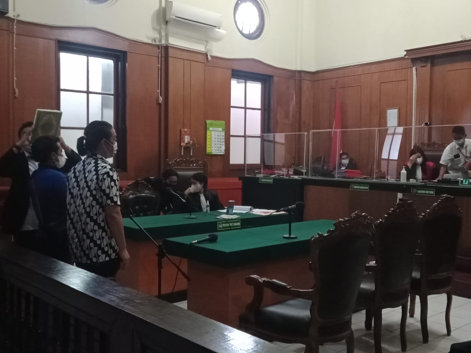 DIMINTA RENOVASI RUMAH, UANG MUKA DIEMBAT BUAT BAYAR HUTANG, YULIARDI, DIADILI