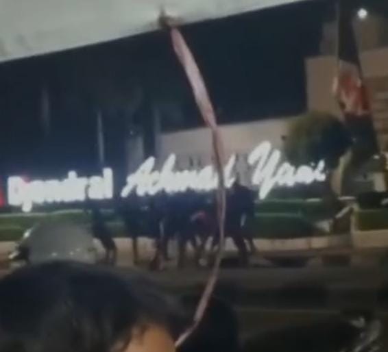 Viral video Aksi Tawuran Brutal, Antar Remaja Gresik di Depan Wisma Semen
