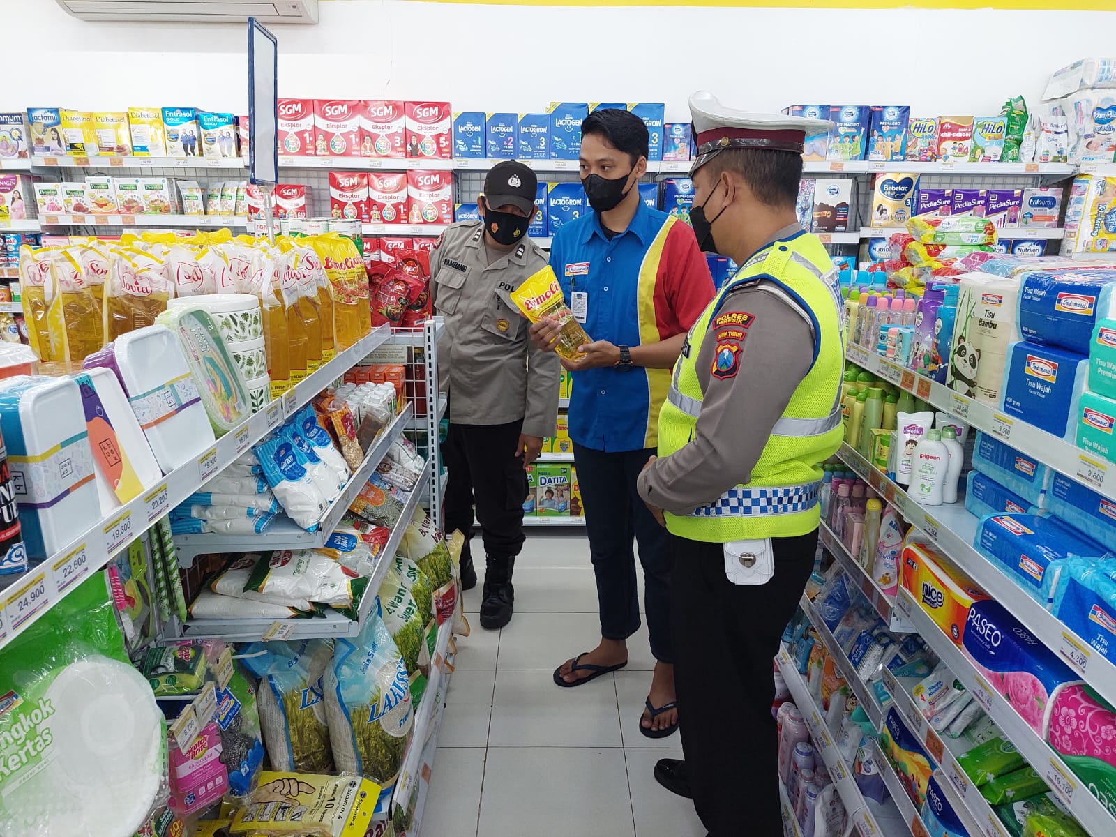 Antisipasi Kelangkaan Minyak Goreng, Polres Gresik Terjunkan Bhabinkamtibmas