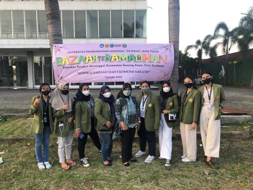 Mahasiswa KKN-T UPN Veteran Jatim, Gelar Bazaar Ramadhan Untuk Para Pelaku UMKM di Rungkut Menanggal