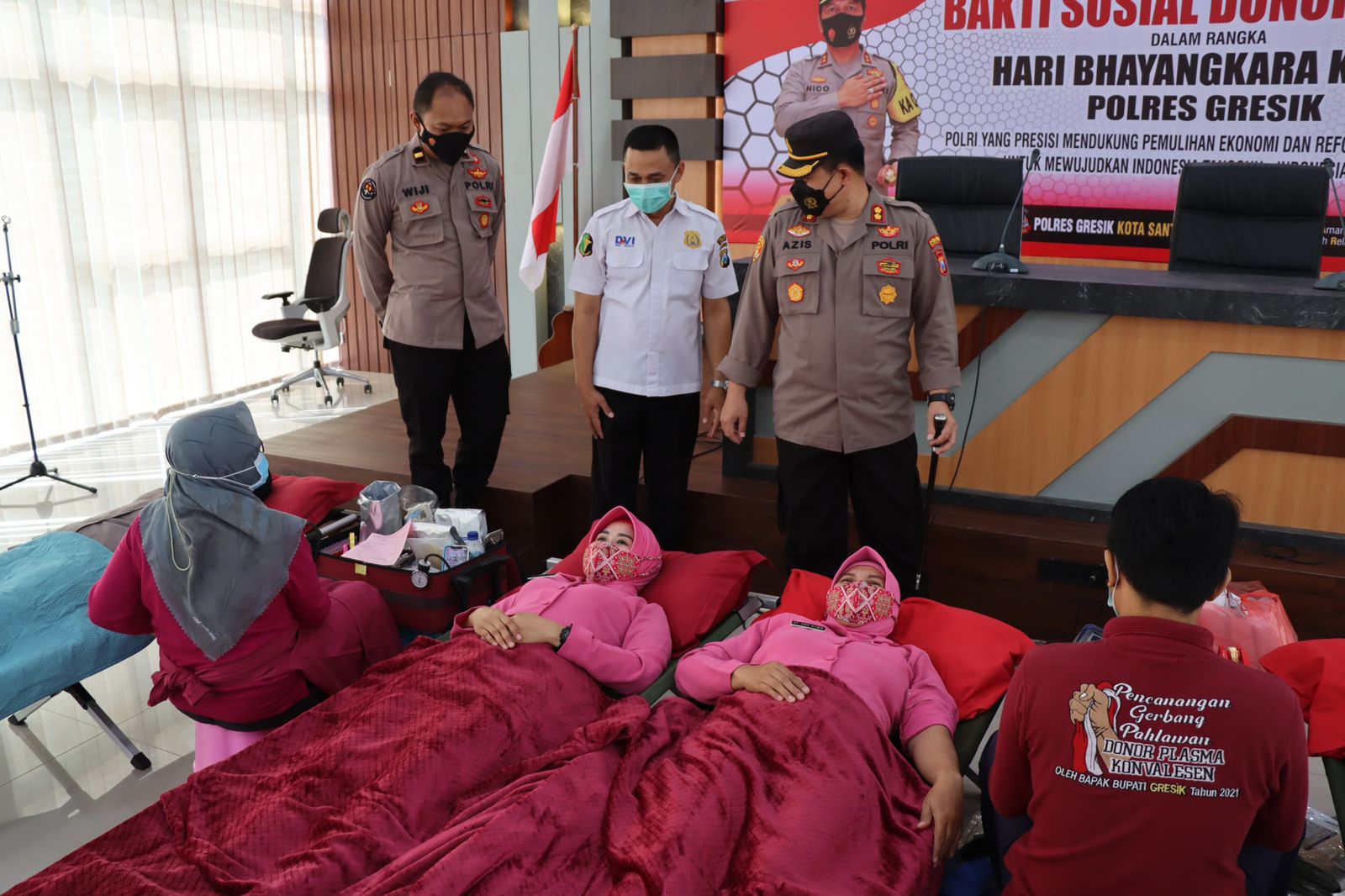 Sambut Hari Bhayangkara ke 76, Polres Gresik Gelar BakSos Donor Darah