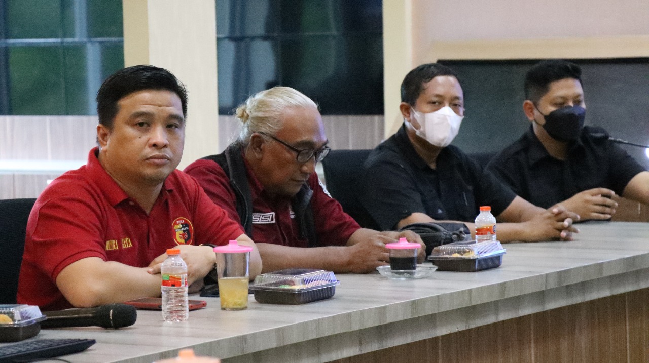 Sambut HUT Bhayangkara ke 76, Polres Gresik Ngopi Bareng Bersama Awak Media
