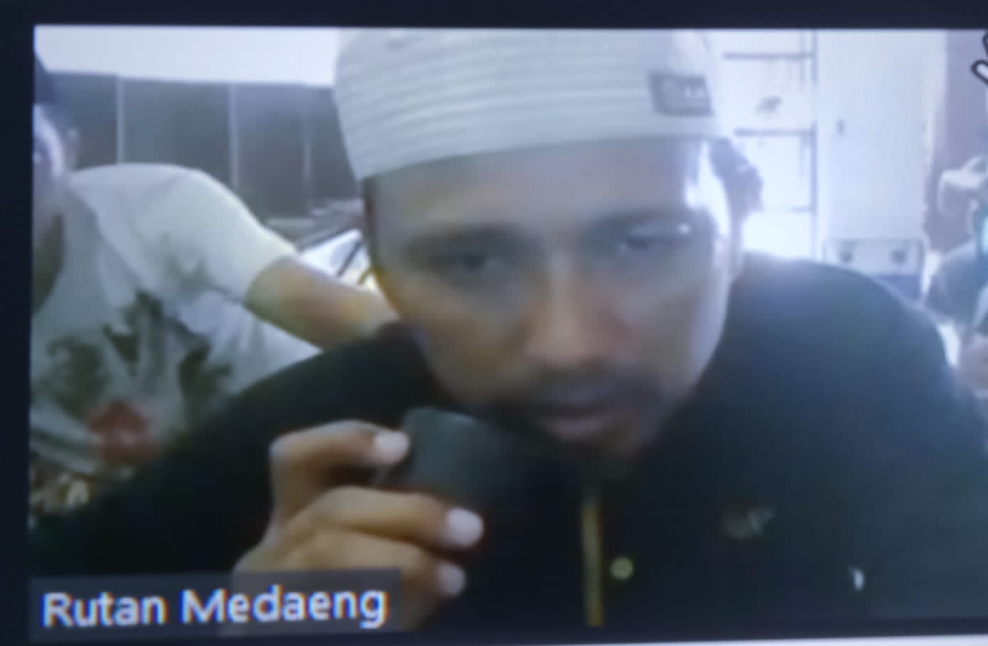 KULAKAN SABU HINGGA 20 GRAM, DIBAGI MENJADI 63 POKET, 30 POKET LAKU TERJUAL, RESIDEVIS USMAN DIHUKUM 6 TAHUN BUI. DENDA Rp. 2,2 MILIAR
