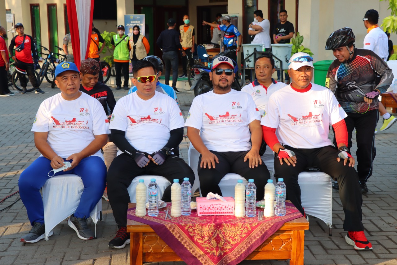 Sambut HUT RI ke-77, Kapolres Gresik Bersepeda Bersama Forkopimda di Sidayu