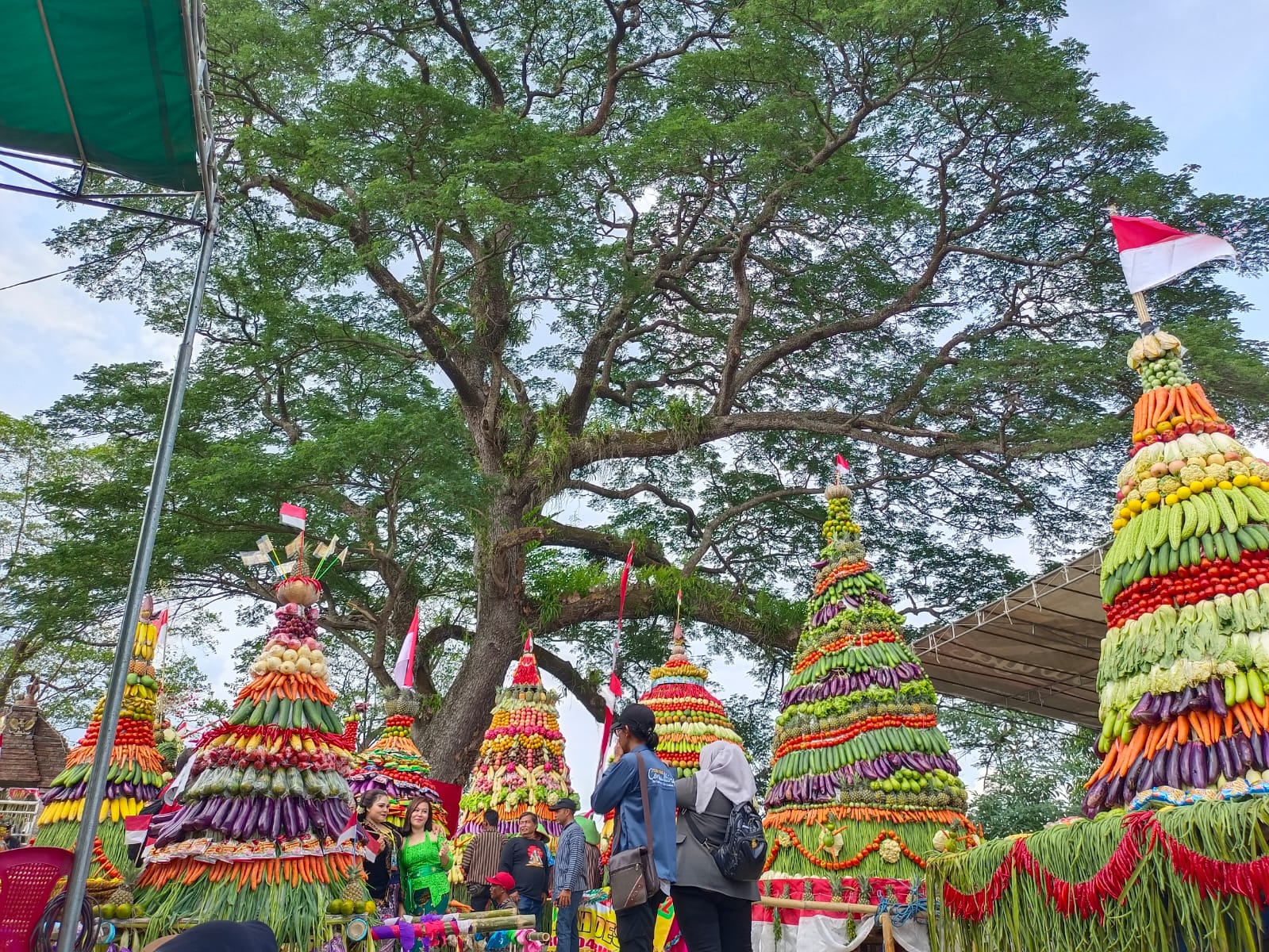 Kirab Tumpeng Raksasa, Warnai Sedekah Bumi Desa Dapet