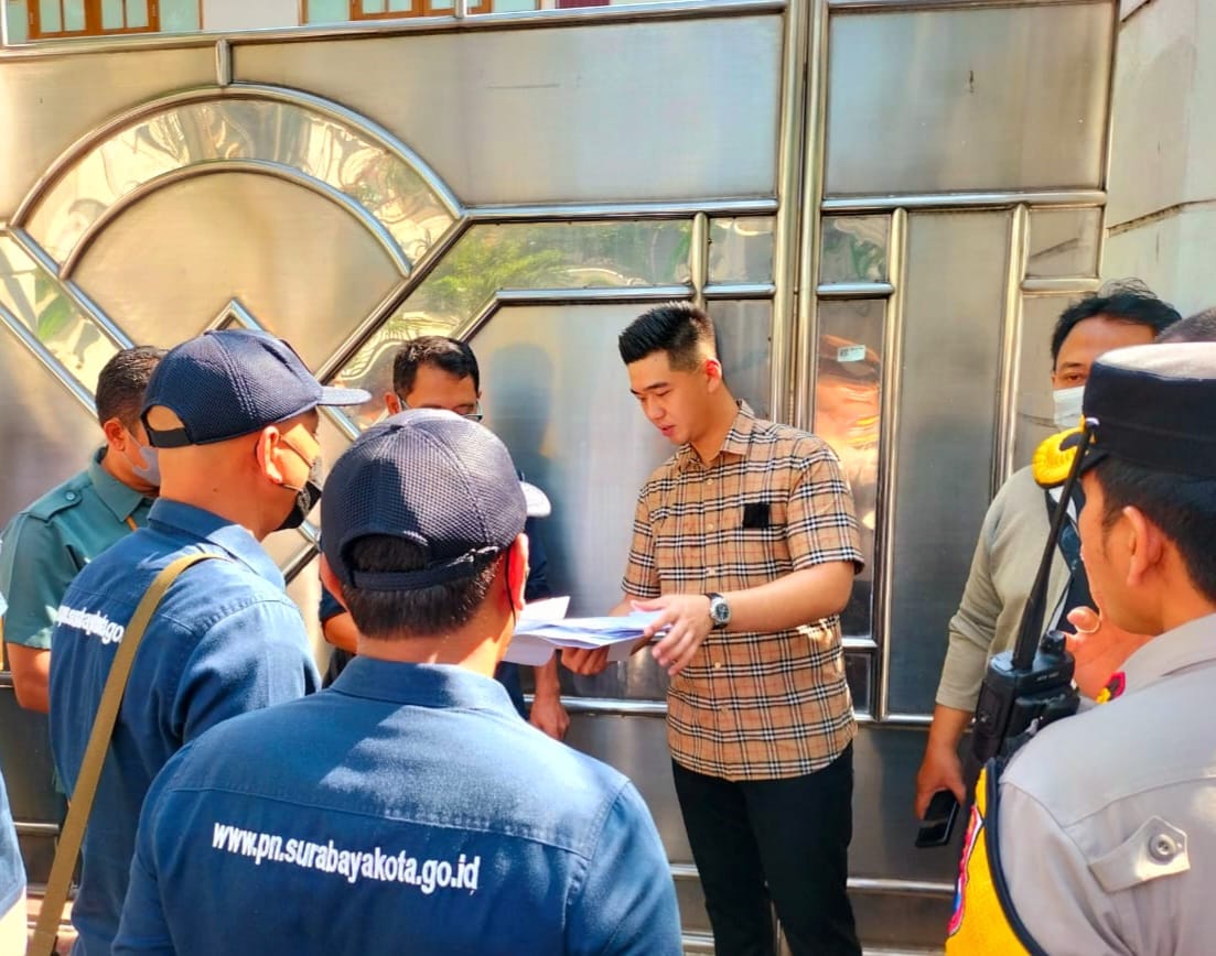 Penghuni Objek Tunjukkan SHM Asli, PN Surabaya Tunda Sementara Pelaksanaan Eksekusi Rumah Di Jalan Prapanca 22 Surabaya