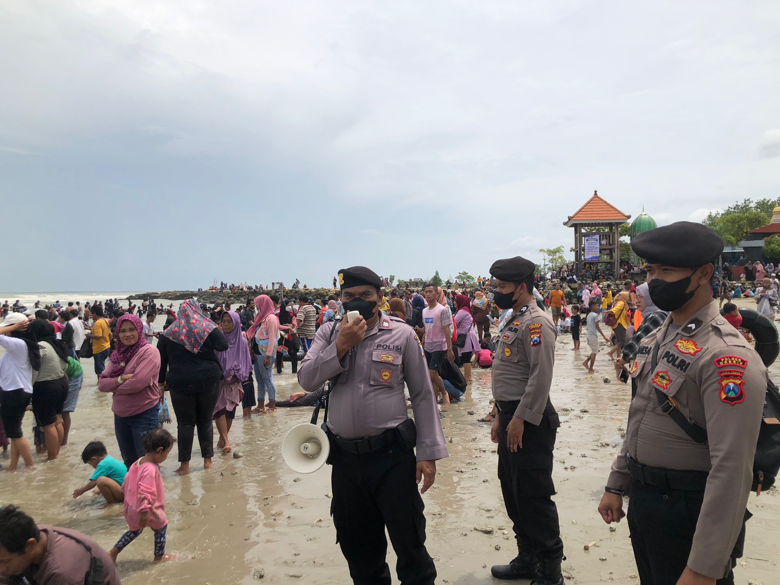 Beri Rasa Aman dan Nyaman, Polres Gresik Terjunkan Personel di Obyek Wisata