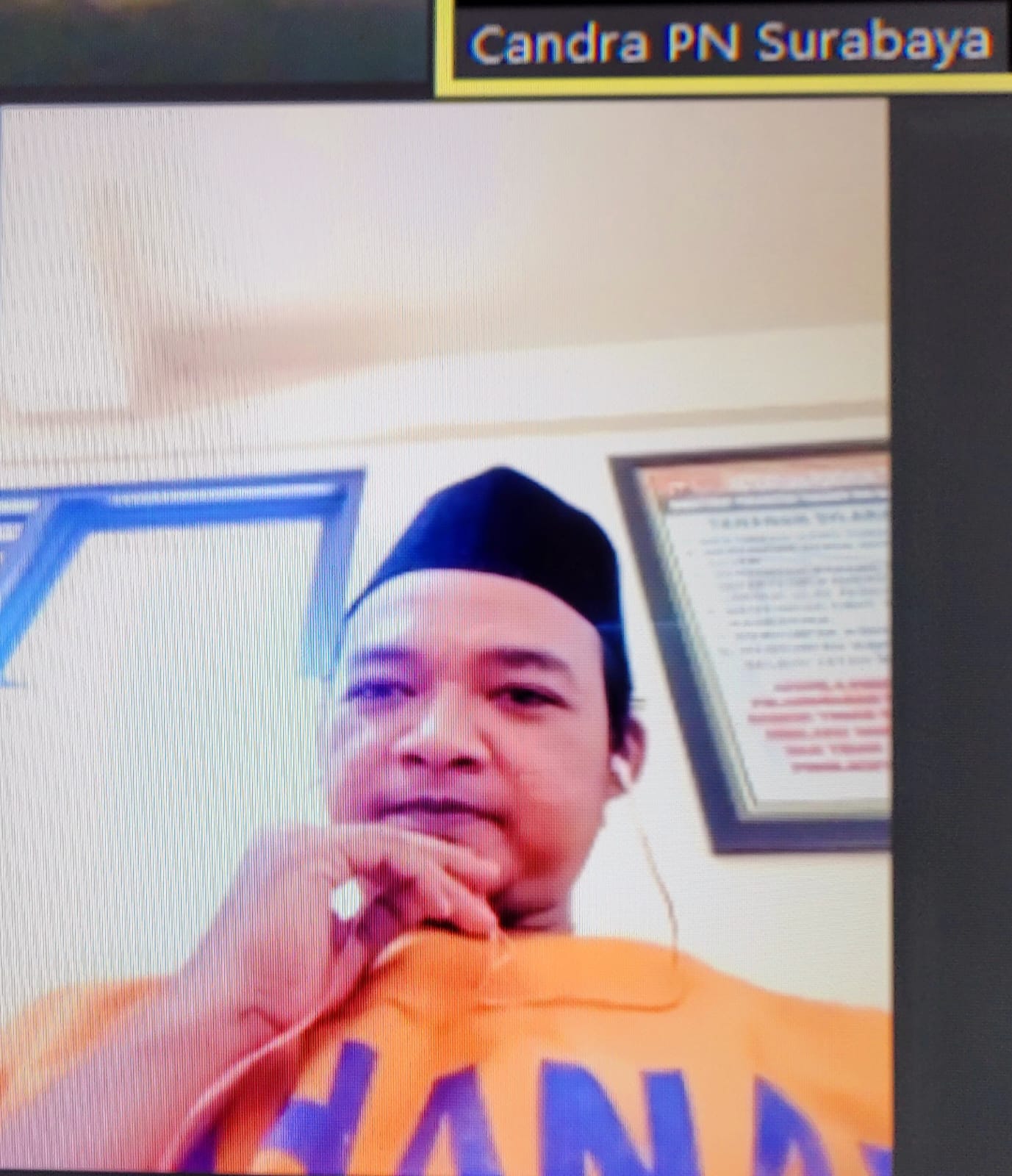 DENGAN SENGAJA MEMBELI 22 EKOR BURUNG SATWA DILINDUNGI LEWAT ONLINE, DIJUAL BEBAS DI JALAN RUNGKUT, SETHA DANU DIHUKUM 6 BULAN BUI, DENDA Rp. 2 JUTA