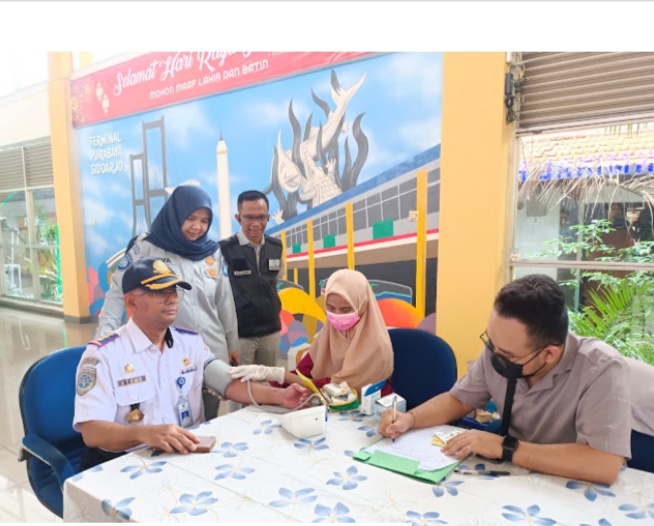 Antisipasi Risiko Kecelakaan, Jasa Raharja Jatim Beri Layanan Kesehatan Gratis di Terminal Purabaya Surabaya