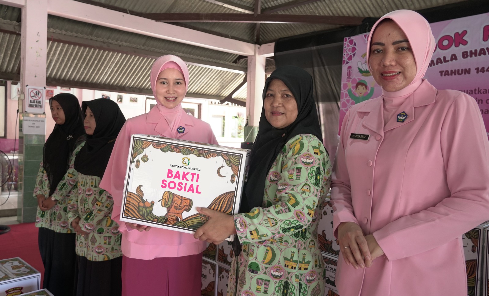 Hut YKB Ke-43 Tahun 2023, Ketua Cabang Yayasan Kemala Bhayangkari Gresik Berbagi Tali Asih