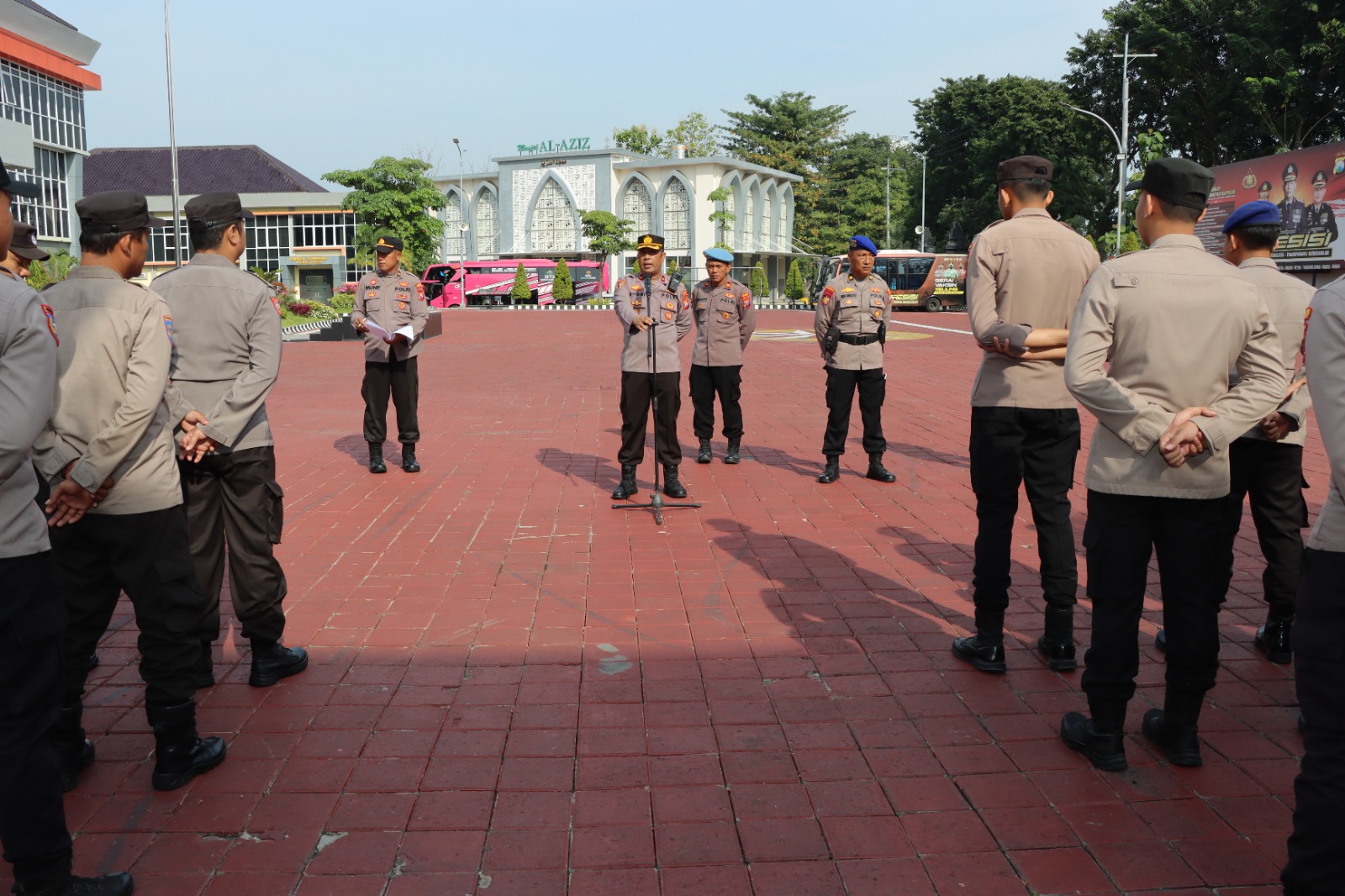 Polres Gresik Berangkatkan Puluhan Personel BKO Pilkades Serentak Di Kabupaten Bangkalan