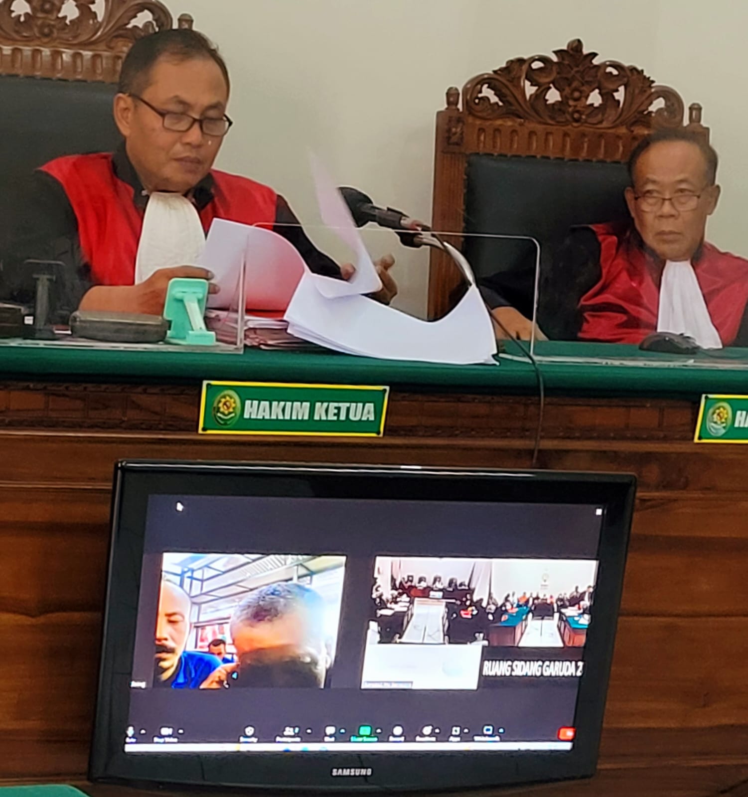Beli 4 Butir Pil Ekstacy Rp.1,9 Juta, Tidak Cocok Dengan Pesanan, Hendak Menukar, Keciduk Polisi Dulu, Andreas Dan Imam Dihukum 6,5 Tahun, Denda Rp.1 Miliar