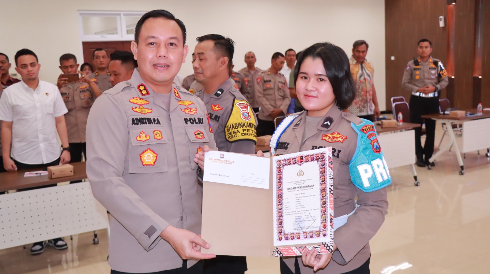 Berprestasi, Kapolres Gresik Beri Reward Anggota Polres Gresik, TNI, dan Masyarakat