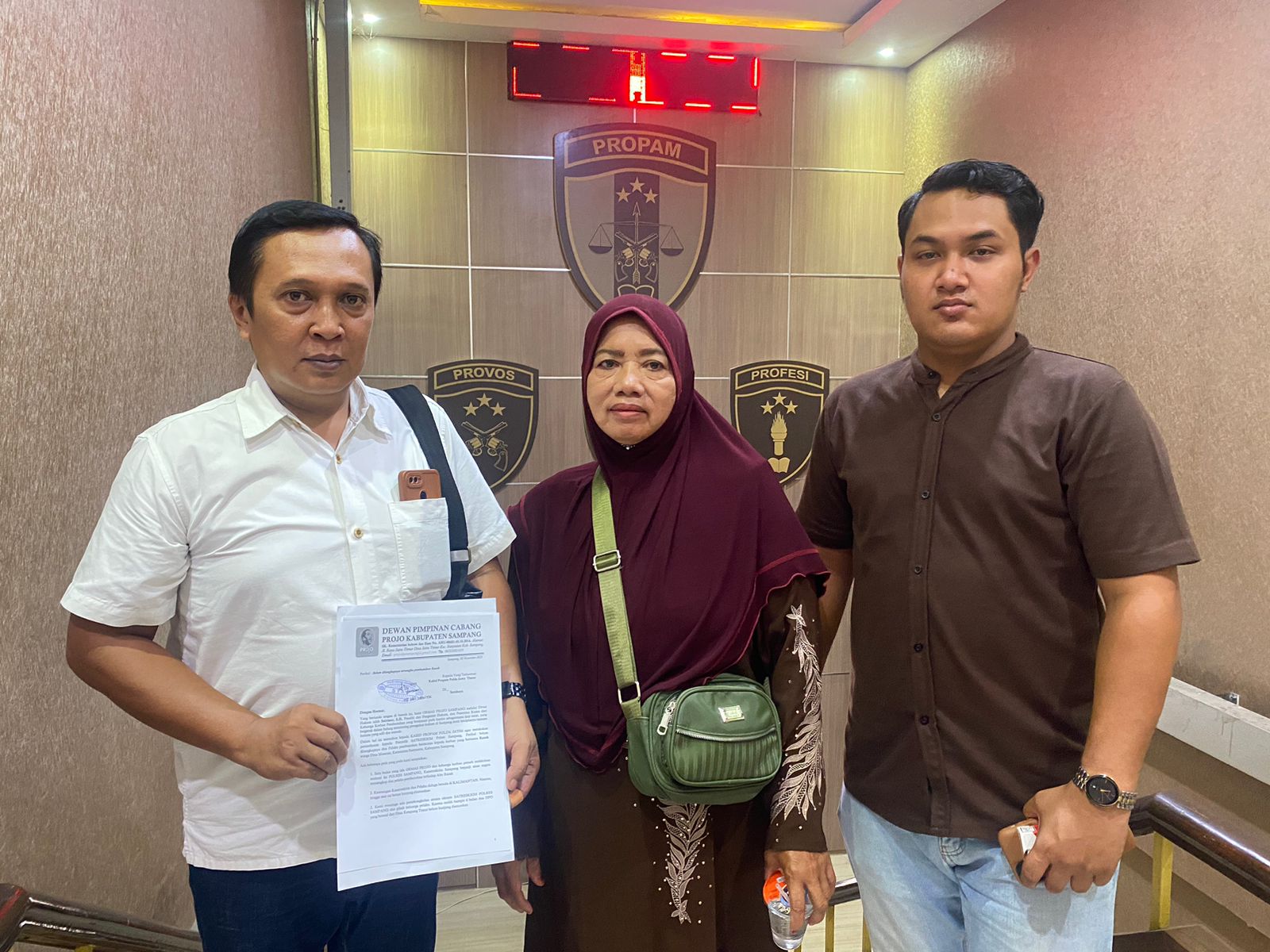 2 DPO Terduga Pembunuh Anaknya Tak Kunjung Ditangkap, Orang Tua Lapor ke Propam Polda Jatim, Kuasa Hukum Menduga Ada Persekongkolan 