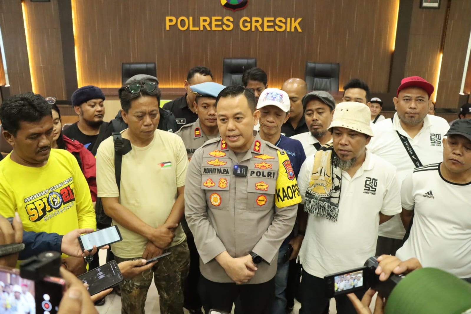 Presidium Nasional Suporter Sepak Bola Indonesia silaturahmi bersama Kapolres Gresik