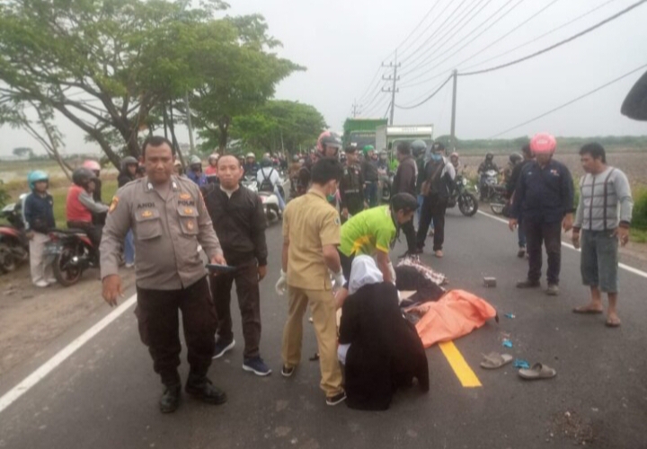 Gagal Nyalip, 2 Pemotor di Gresik Tewas Terlindas Truk