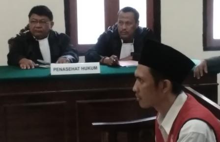 MENYIMPAN INEK DALAM SAKU CELANA, ABDUL ROUF DI BUI