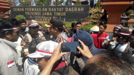 Patung Kwaan Sing Tee Koen Tuban di Gugat Gabungan Elemen Bhoemi Putra.